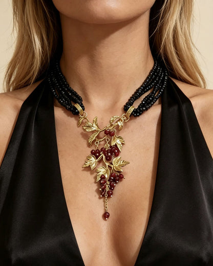 Collar gargantilla con borla de hoja de parra dorada con cuentas