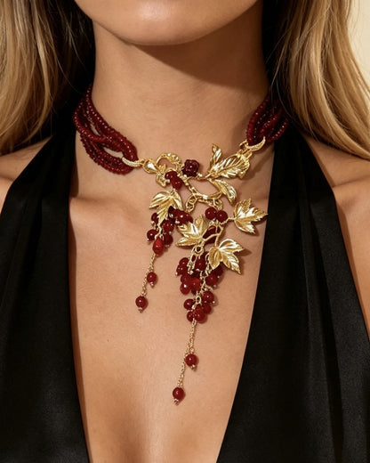 Collar gargantilla con borla de hoja de parra dorada con cuentas