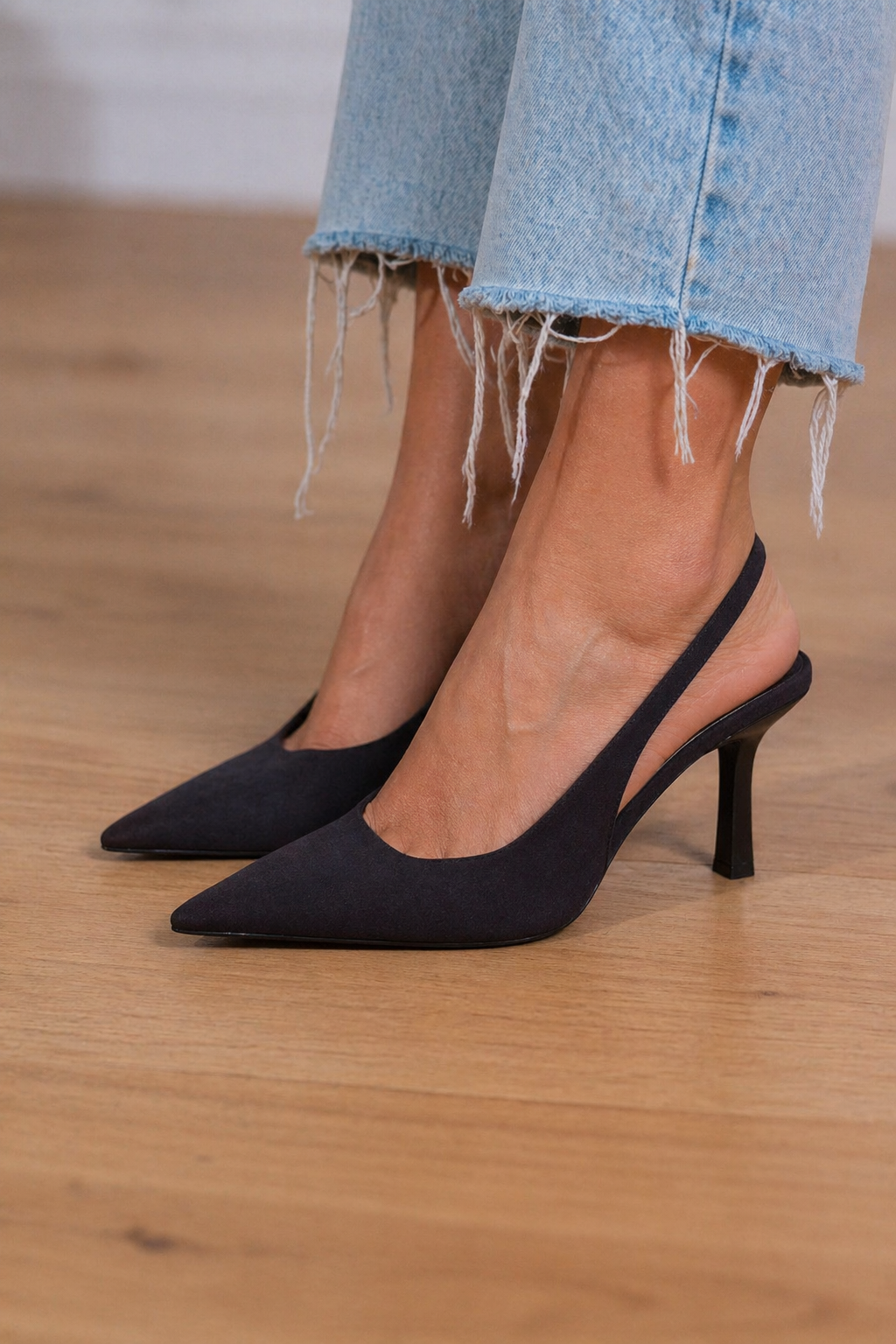 Marlena I tacones bajos y pies al aire