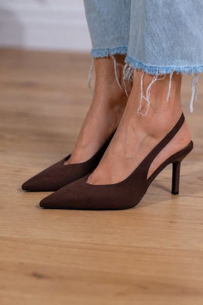 Marlena I tacones bajos y pies al aire