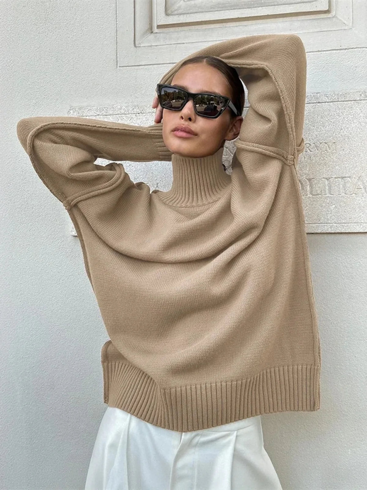 Jersey de punto suave con cuello alto y hombros caídos