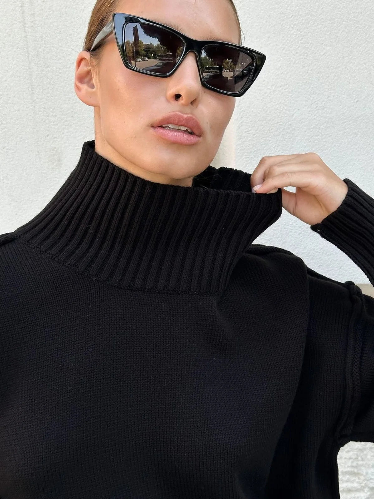 Jersey de punto suave con cuello alto y hombros caídos