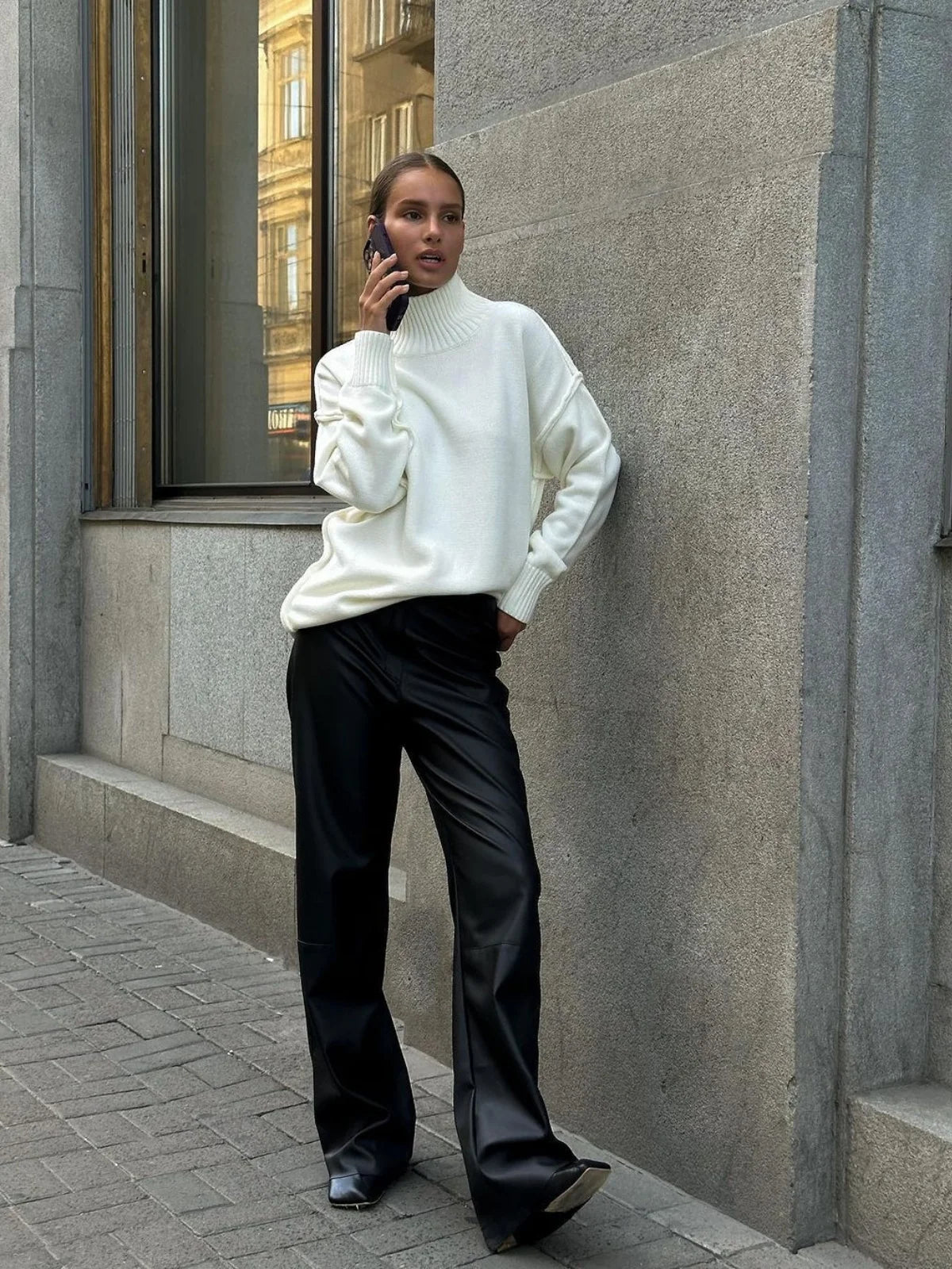 Jersey de punto suave con cuello alto y hombros caídos