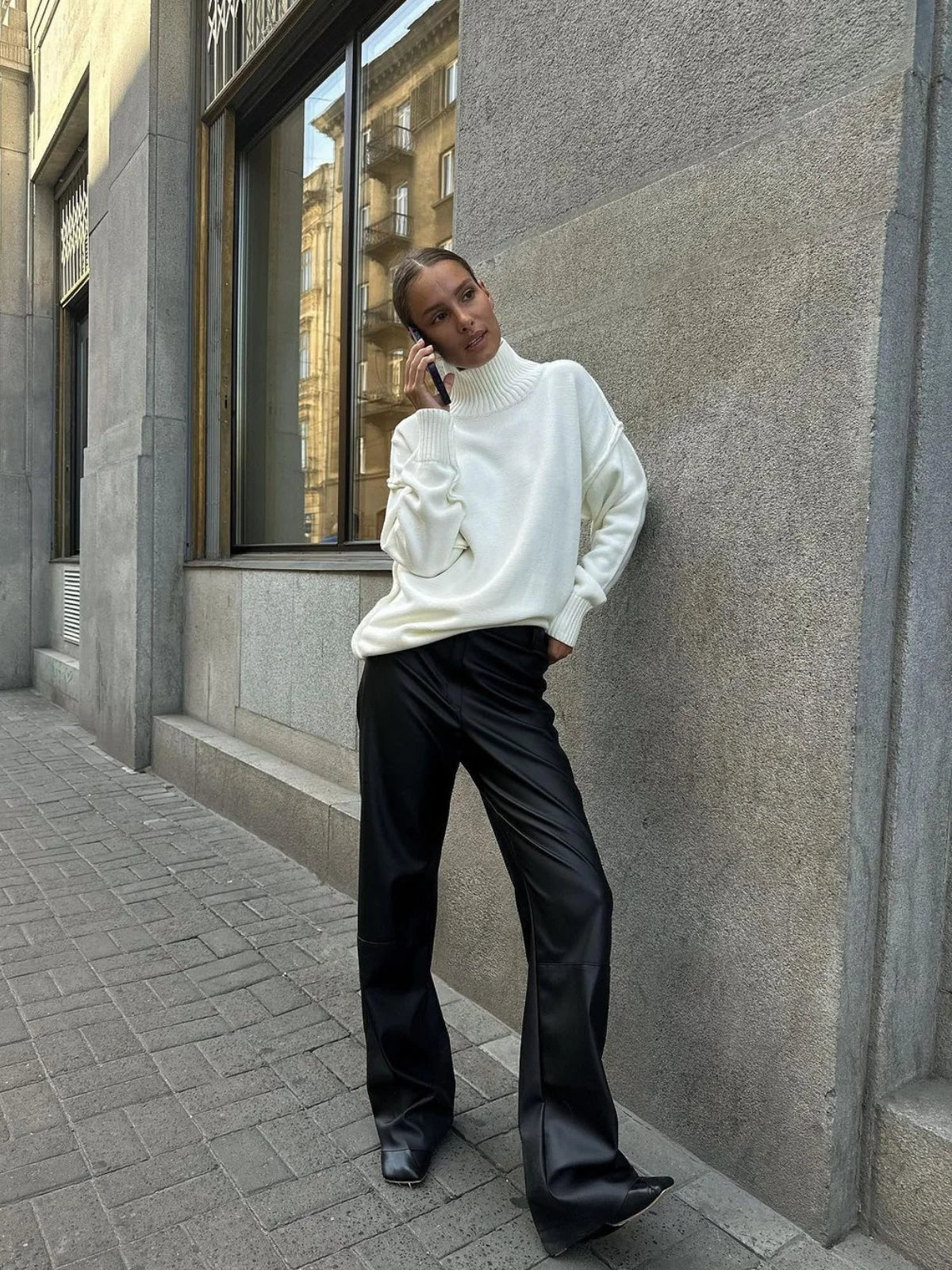 Jersey de punto suave con cuello alto y hombros caídos