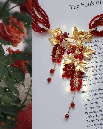Collar gargantilla con borla de hoja de parra dorada con cuentas