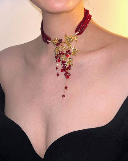 Collar gargantilla con borla de hoja de parra dorada con cuentas