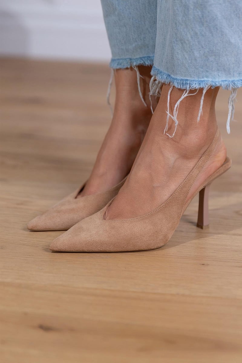 Marlena I tacones bajos y pies al aire
