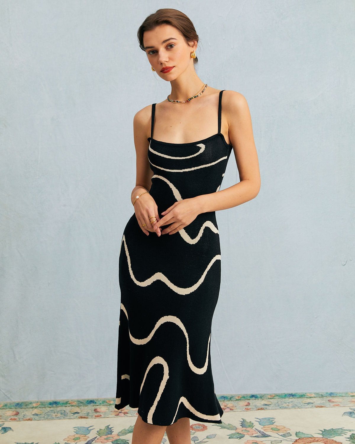 Vestido midi de punto con bajo en forma de sirena «Black Wave»